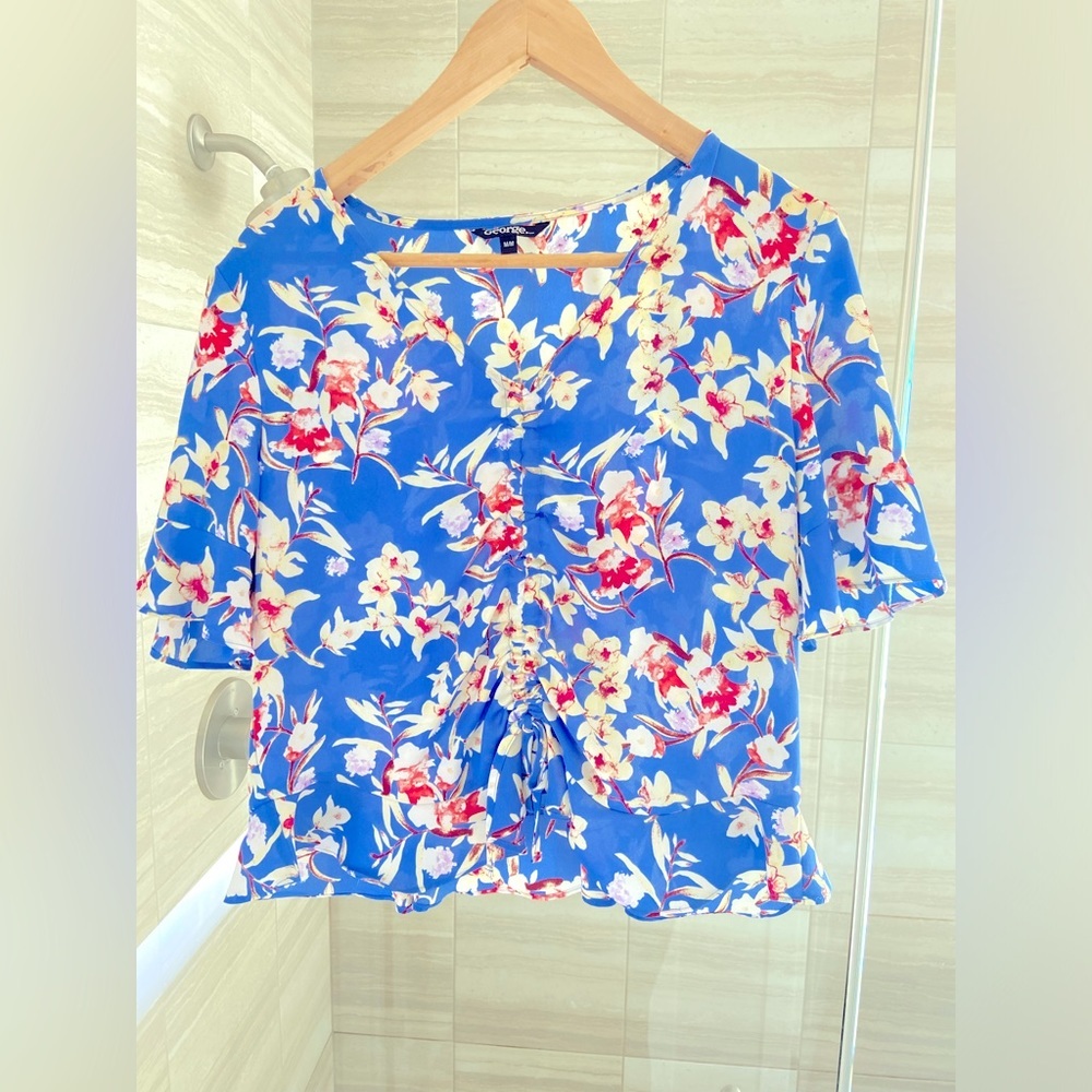 💕free with‎ purchase💕Floral top size medium